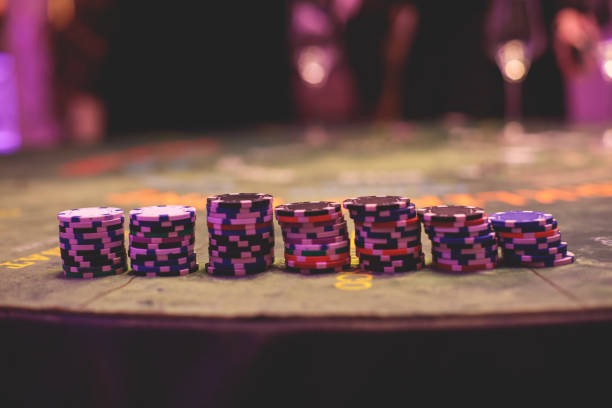 Live blackjack table with professional dealer and multiple camera angles at ksatriagaming